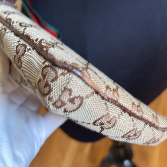 Gucci Crossbody Pouch - Picture 11 of 16